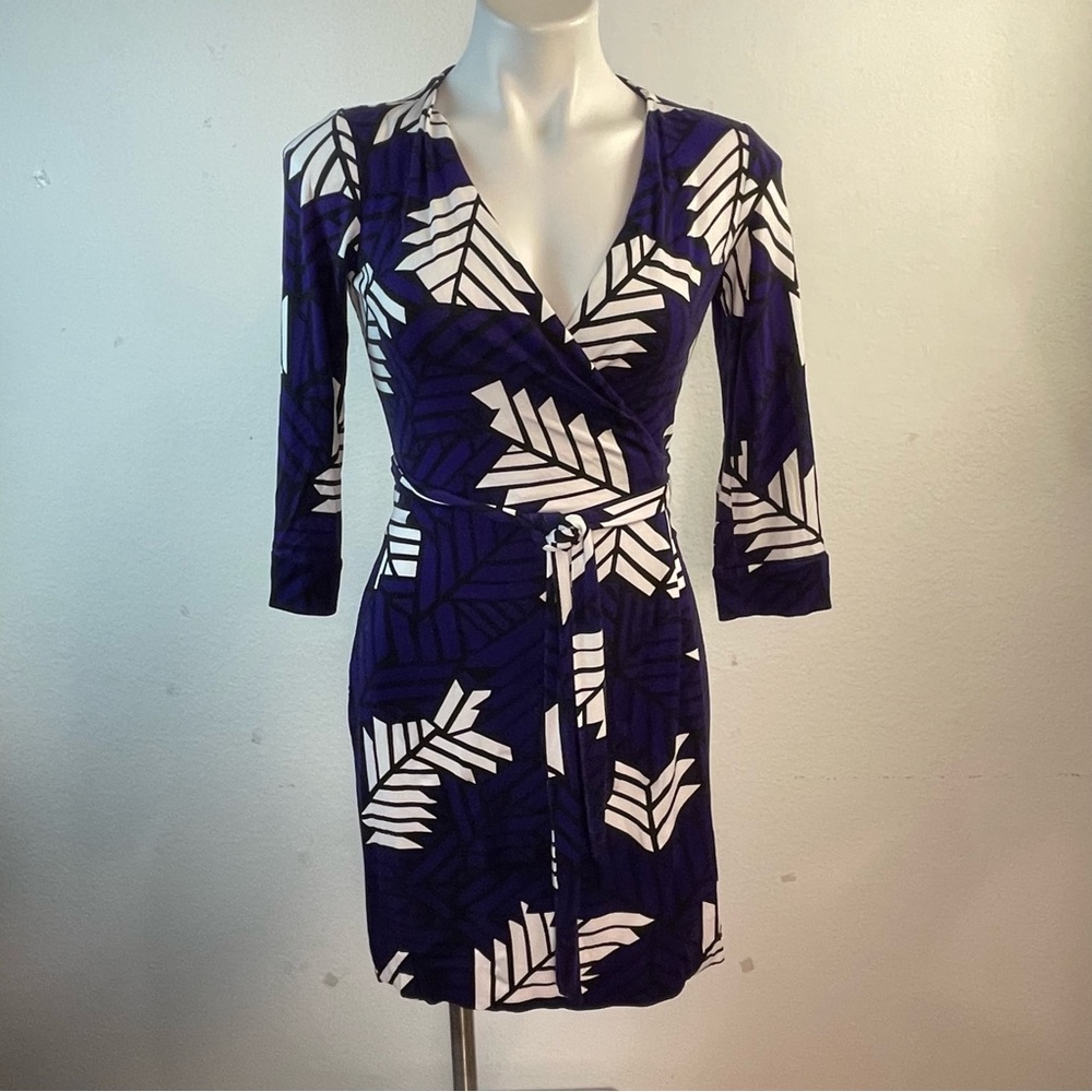 DVF Julian Mini Wrap Dress Purple Black White Geometric Sz 4